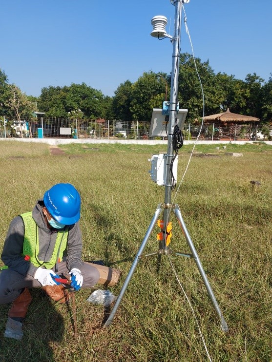 Proses pemasangan Weather Station